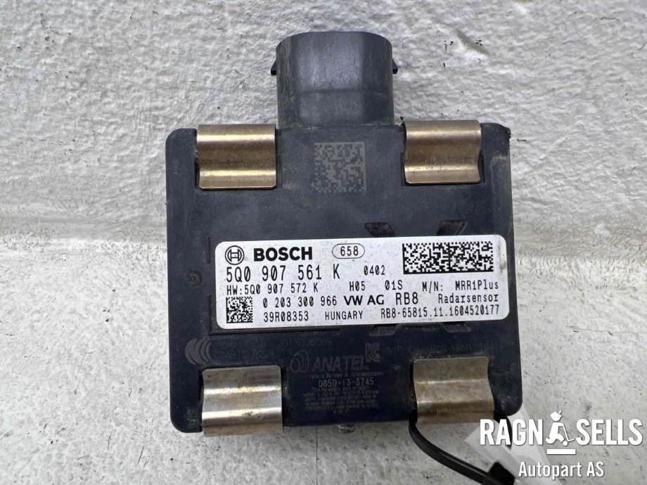 Sensor radar til Škoda Octavia 2017-2020 (Type III, Fase 2) (BOSCH|5Q0 907 561 K|0203300966|5Q0907572K)
