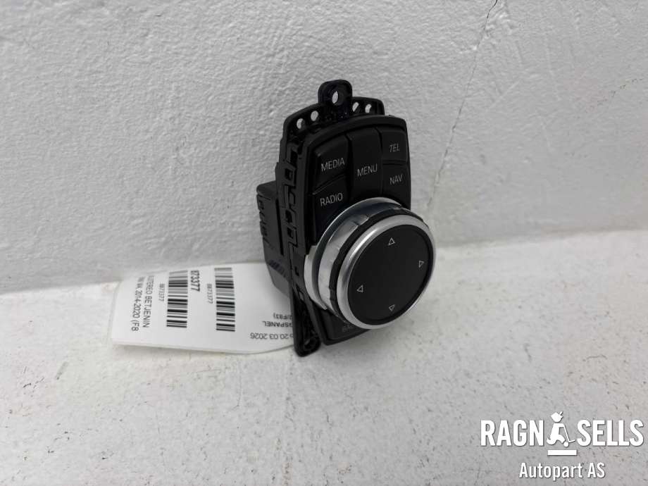 Bilstereo betjeningspanel til BMW M4 2014-2020 (F82/F83) (F82/F83) (65 82 9 350 723|)