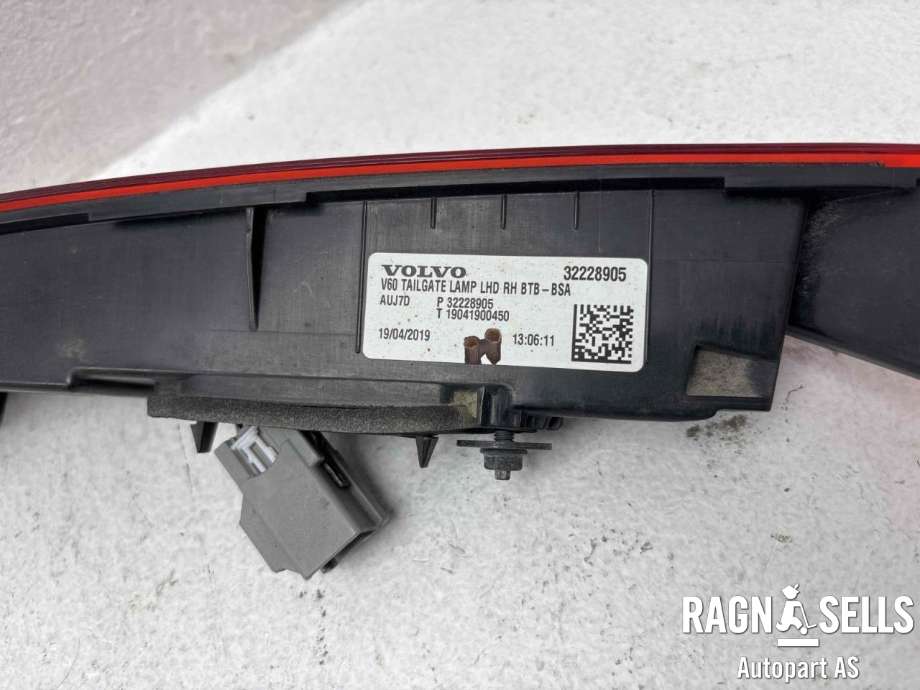 Baklykt høyre indre til Volvo V60 / V60 CC 2018-->> (Type II) (32228905||P32228904|T19041900450)