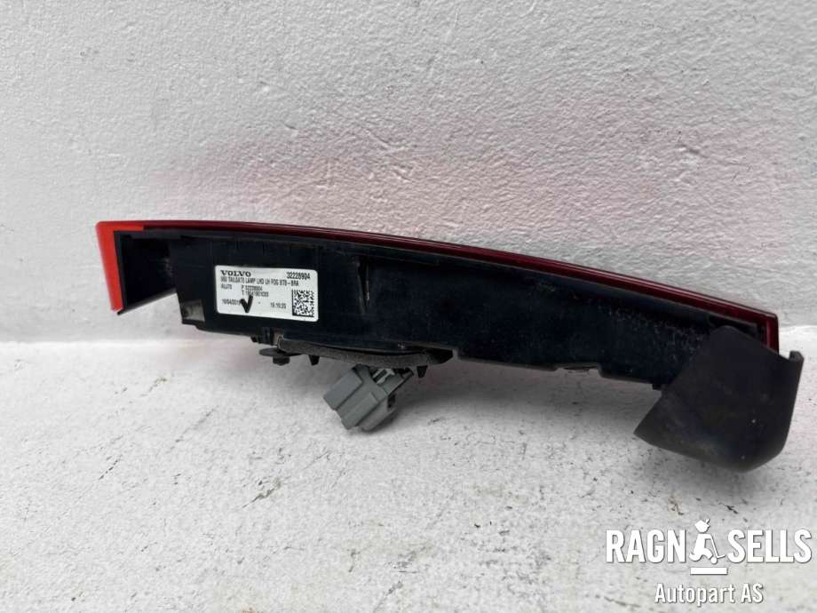 Baklykt venstre indre til Volvo V60 / V60 CC 2018-->> (Type II) (32228904||P32228904|T19041901033)