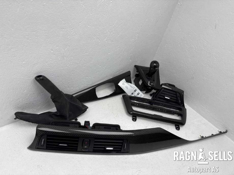 Lister til BMW M4 2014-2020 (F82/F83) (F82/F83) (51 16 8 046 115||61 31 7 848 611|61 31 7 846 765|51 45 8 057 629|51 45 8 057 623|51 16 8 058 547)