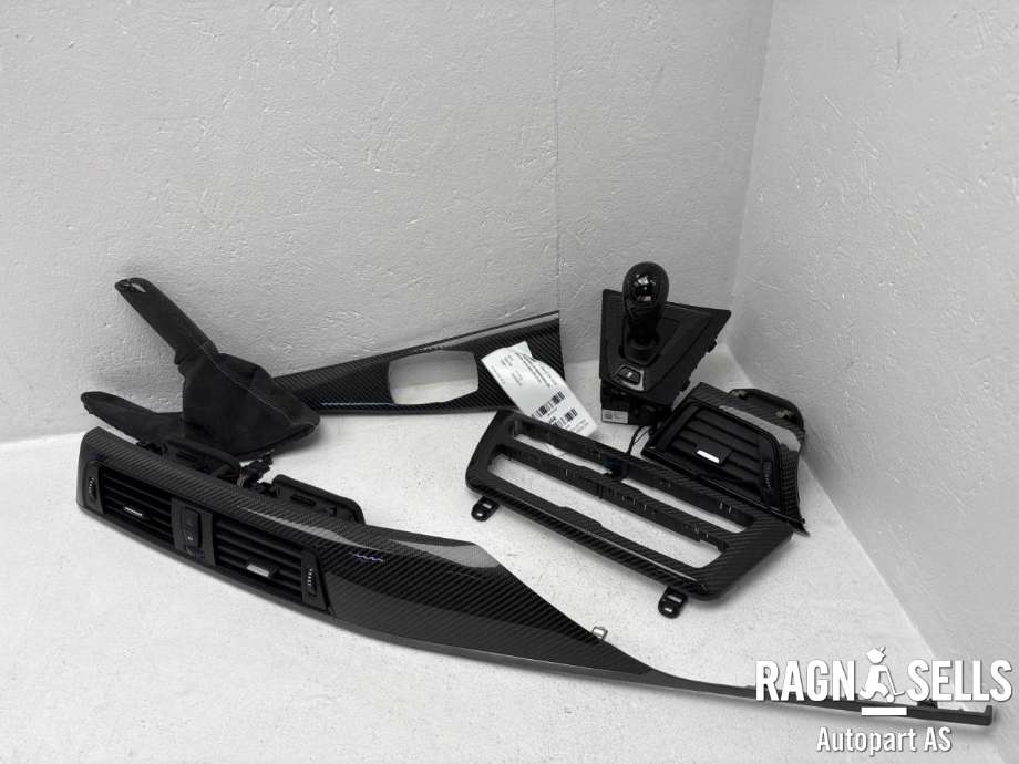 Lister til BMW M4 2014-2020 (F82/F83) (F82/F83) (51 16 8 046 115||61 31 7 848 611|61 31 7 846 765|51 45 8 057 629|51 45 8 057 623|51 16 8 058 547)