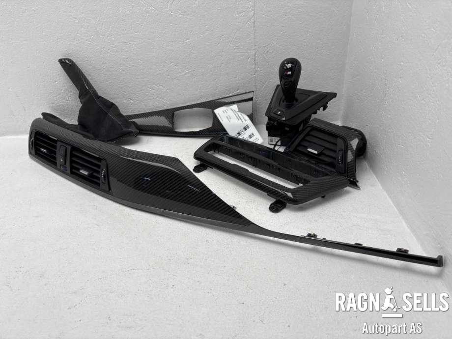 Lister til BMW M4 2014-2020 (F82/F83) (F82/F83) (51 16 8 046 115||61 31 7 848 611|61 31 7 846 765|51 45 8 057 629|51 45 8 057 623|51 16 8 058 547)