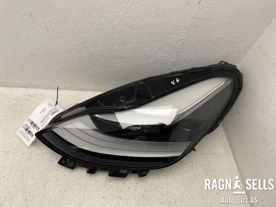 Frontlykt venstre full-LED til Tesla Model Y 2021-2024 (Type I)  (1514952-00-D||1514952-00-C|1514952-00-E|1514952-20-E)