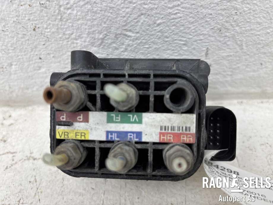 Ventilblokk luftfjæring til Mercedes C-Klasse, 2014-2018 (Fase 1) (W205) (W205) (A 099 320 00 58)