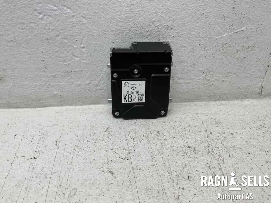 Kamera til Toyota Land Cruiser 150 2014-->> (Fase 2)  (8646C60081|)