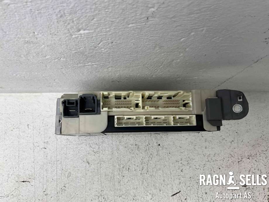 Styreenhet comfort (BCM) til Toyota Land Cruiser 150 2014-->> (Fase 2) (DENSO|8273060240||8922160671|2381004700|8273060240A5947|892G06BL90)