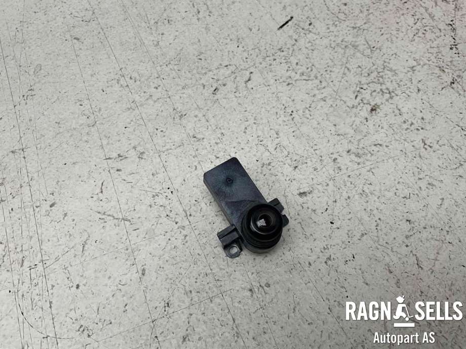 Parkeringskamera bak til Tesla Model Y 2021-2024 (Type I)  (1095949-00-E|)