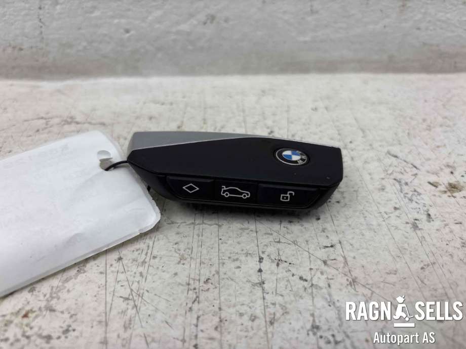 Nøkkel til BMW iX2 2024-->>  (66 12 5 B3E 8B7|66 12 5 B7D 797|)