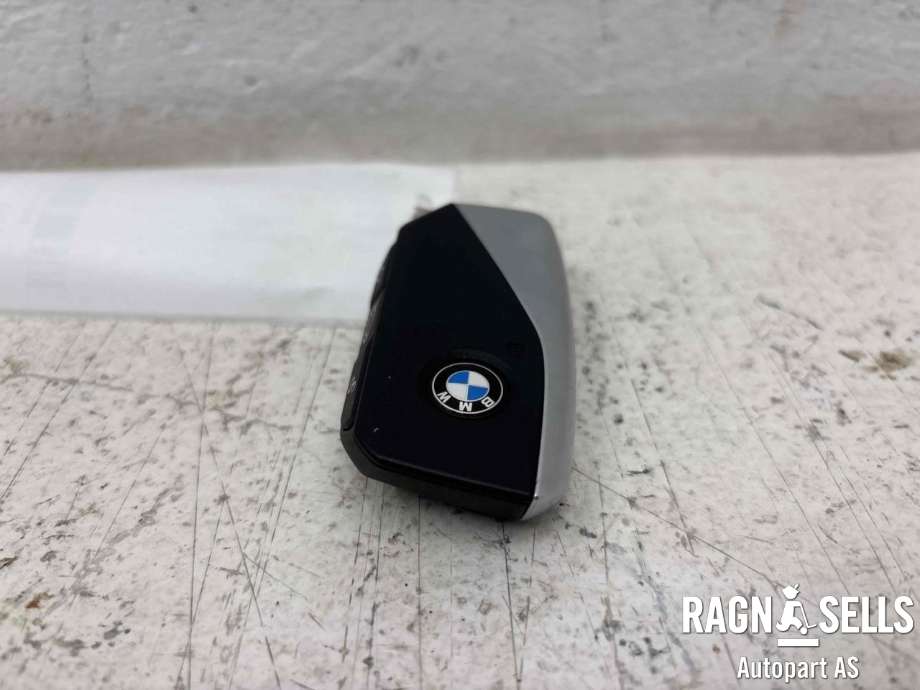 Nøkkel til BMW iX2 2024-->>  (66 12 5 B3E 8B7|66 12 5 B7D 797|)