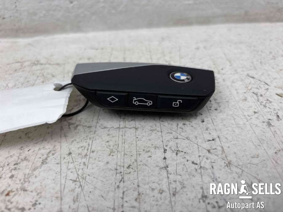 Nøkkel til BMW iX2 2024-->>  (66 12 5 B3E 8B7|66 12 5 B7D 797|)