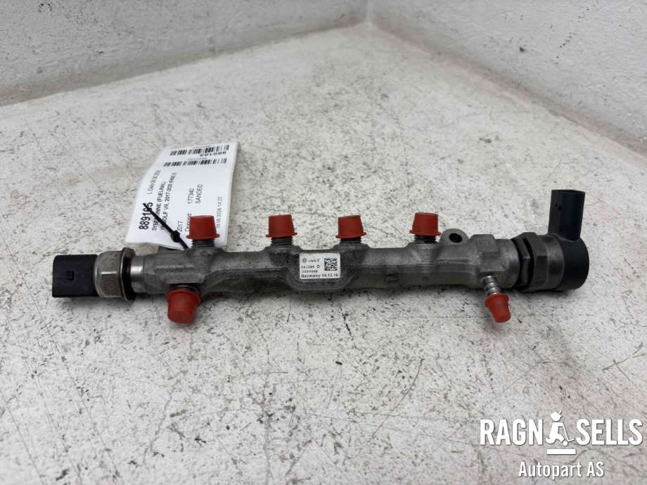 Dyseskinne (fuelrail) til VW Golf VII 2017-2020 (Fase 2) (04L 130 089 D||04L 906 054|04L 906 054 F)