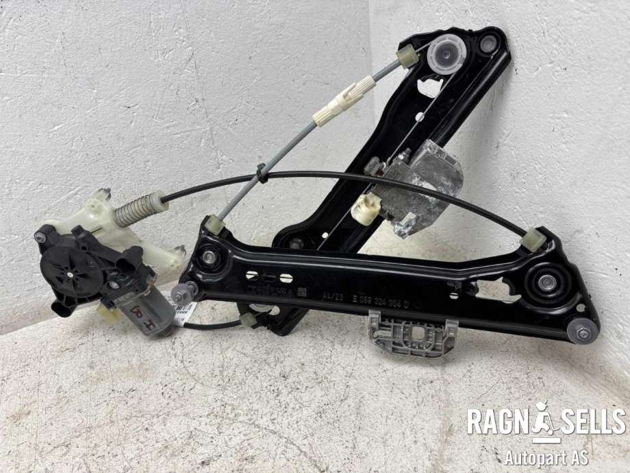 Ruteheis høyre bak til Porsche Taycan 2019-->>  (PAD 839 462 A||0 130 822 060|971 959 802)