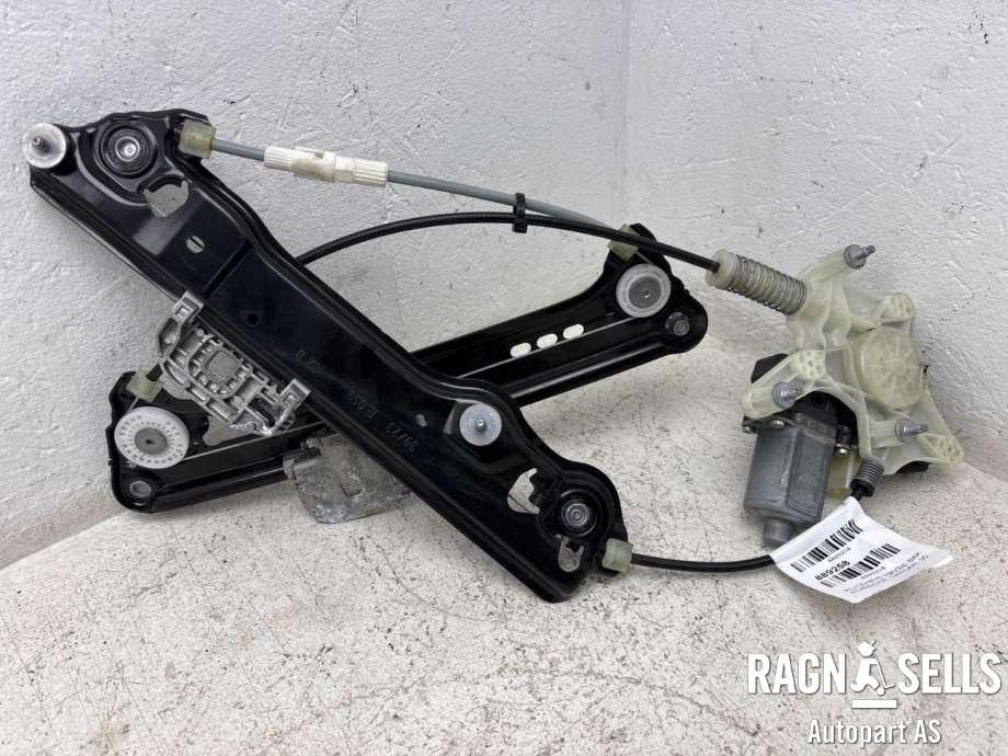 Ruteheis høyre bak til Porsche Taycan 2019-->>  (PAD 839 462 A||0 130 822 060|971 959 802)