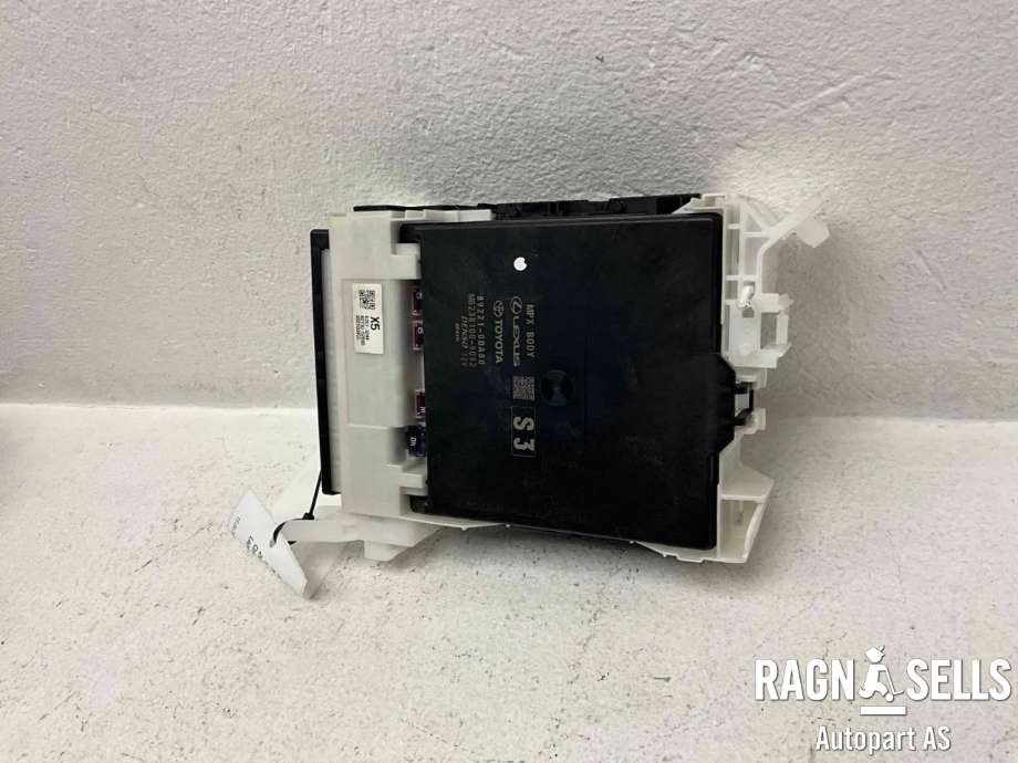 Sikringsboks til Toyota Yaris 2020-->> (Type IV)  (8273052R90|8922052W20|)