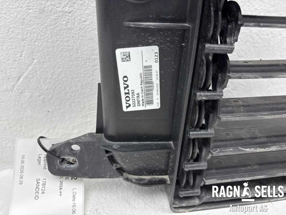 Frontplate til Volvo EX40 2024-->>  (32227592|)