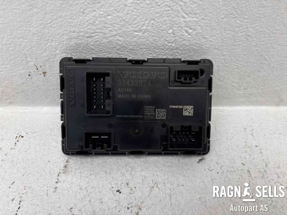 Styreenhet hengerfeste til Volvo EX40 2024-->> (32432830||P32432824|T250905|VAD766|1P06667706|D250225Z2259)
