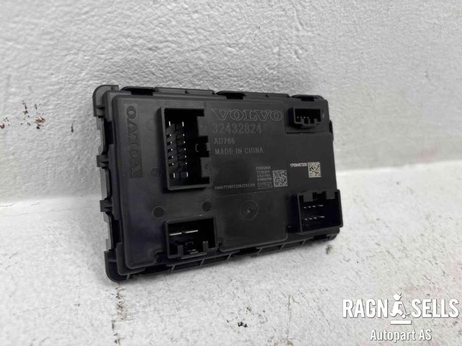 Styreenhet hengerfeste til Volvo EX40 2024-->> (32432830||P32432824|T250905|VAD766|1P06667706|D250225Z2259)