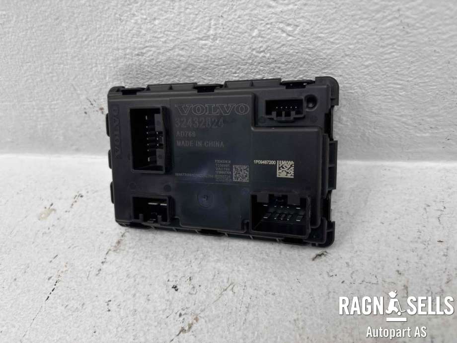 Styreenhet hengerfeste til Volvo EX40 2024-->> (32432830||P32432824|T250905|VAD766|1P06667706|D250225Z2259)