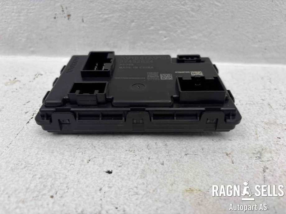 Styreenhet hengerfeste til Volvo EX40 2024-->> (32432830||P32432824|T250905|VAD766|1P06667706|D250225Z2259)