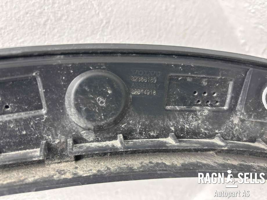 Hjulbuelist høyre bak til Volvo EX40 2024-->>  (32314918||32368189)
