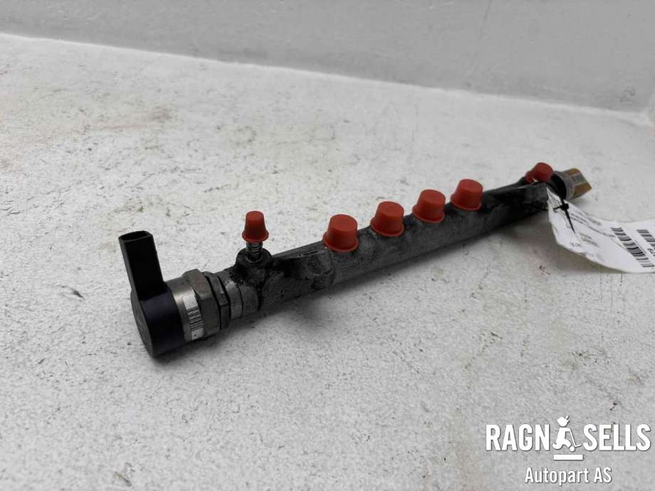 Dyseskinne (fuelrail) til VW Transporter / Caravelle 2009-2015 (Fase 2) (T5) (T5) (03L 130 089|)