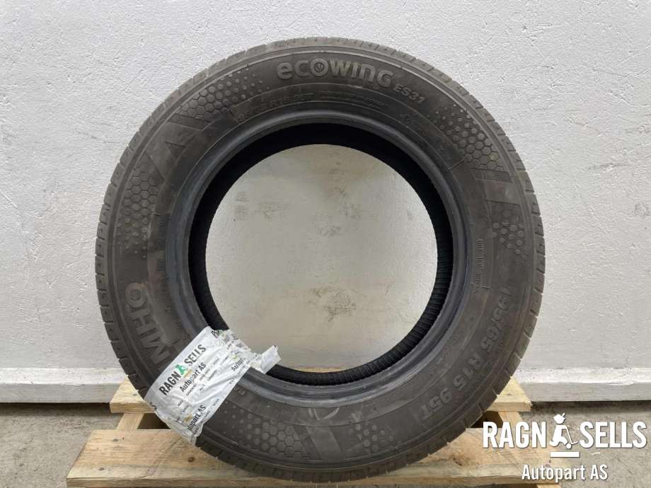 Dekk til VW Caddy 2015-2020 (Type III, Fase 3) (KUMHO||195/65R15 95T)