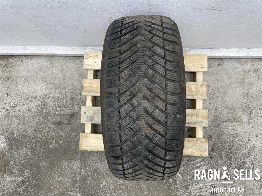 Dekk vinter piggfri til BMW 5-Serie 2010-2017 (F10/F11) (F10/F11) (DURATURN||245/45R18 100V)