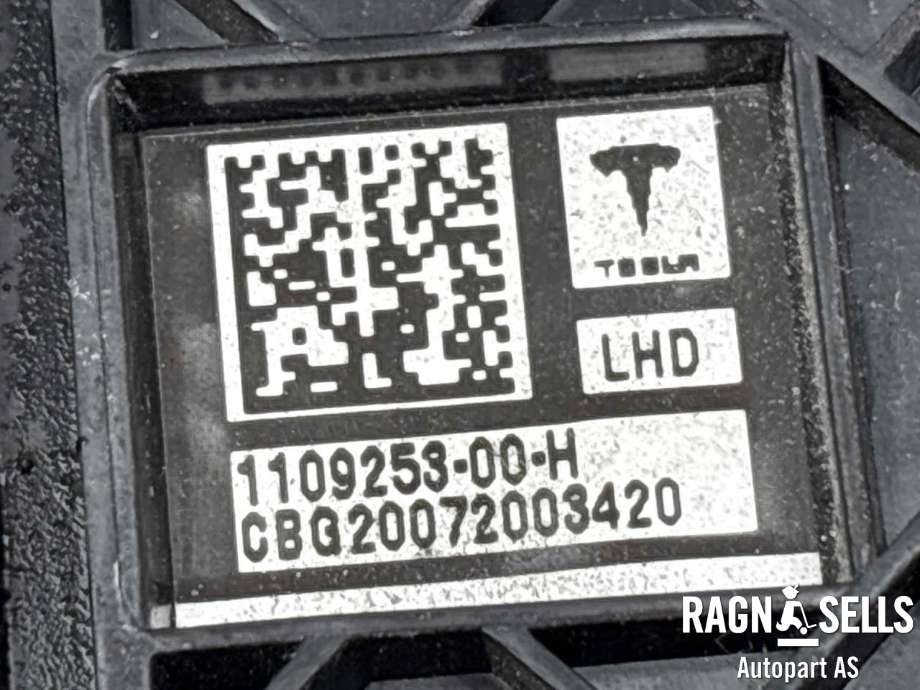 Diverse deler til Tesla Model 3 2018-2023 (Fase 1)  (1109253-00-H|P1100437-00-E|)