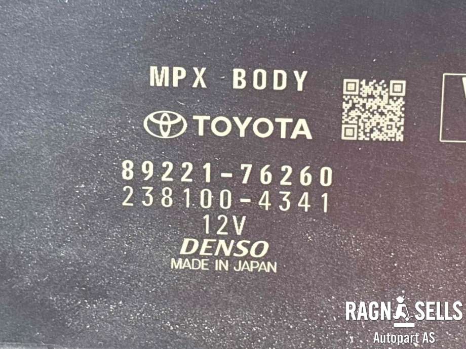 Sikringsboks til Lexus UX 2018-->>  (8273076040||82730-76040-B|2F27-1186|8922176260|2381004341)
