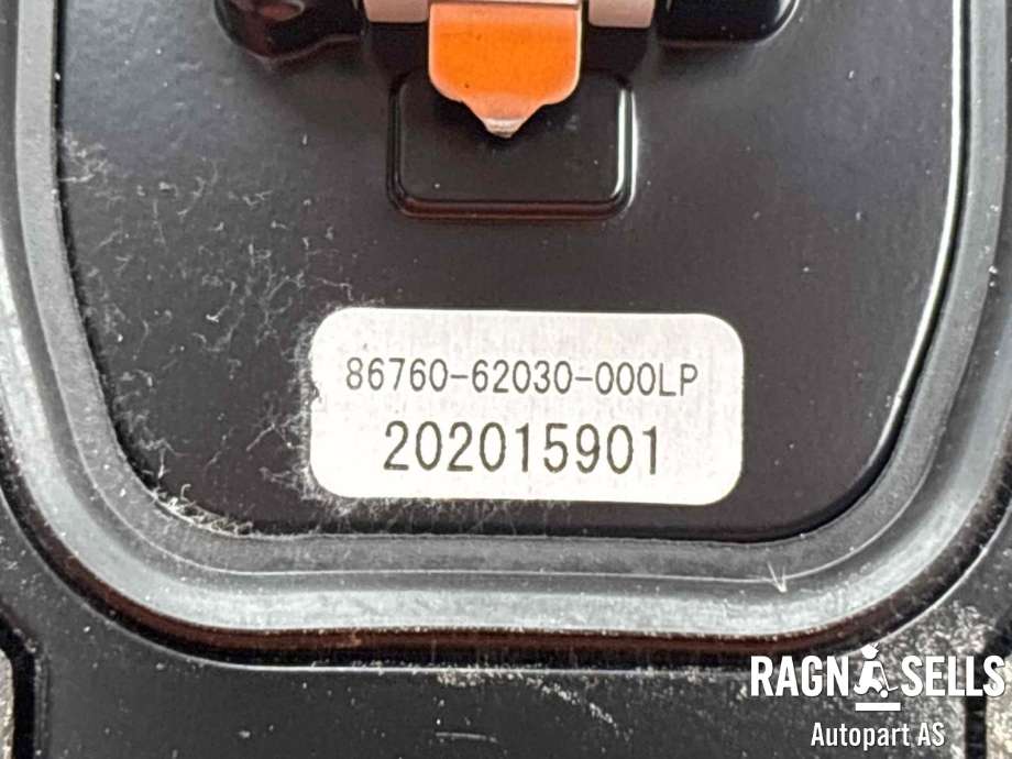 Antenne til Lexus UX 2018-->>  (8676062030||8607776040A1|86760-62030-000LP)