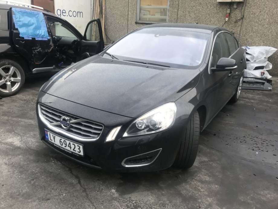 Volvo S60 2010-2014 (Type II, Fase 1) , Motorkode: D5204T2, Girkassekode: 36001863