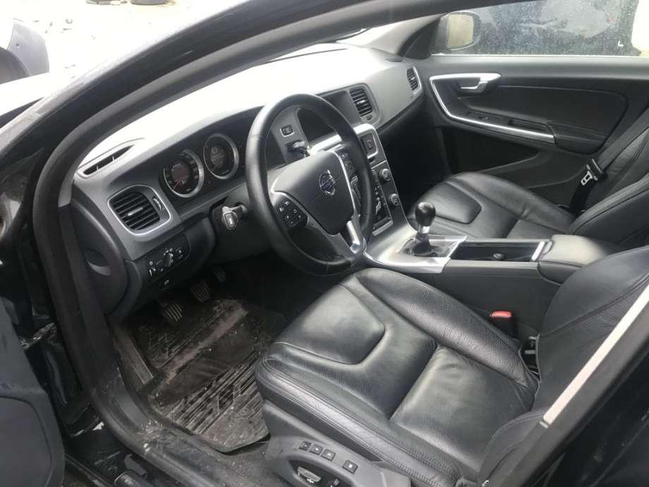 Volvo S60 2010-2014 (Type II, Fase 1) , Motorkode: D5204T2, Girkassekode: 36001863