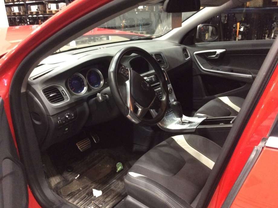 Volvo V60 2010-2013 (Type I, Fase 1) , Motorkode: D5204T2, Girkassekode: 