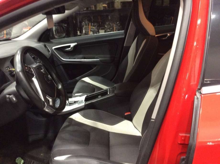Volvo V60 2010-2013 (Type I, Fase 1) , Motorkode: D5204T2, Girkassekode: 
