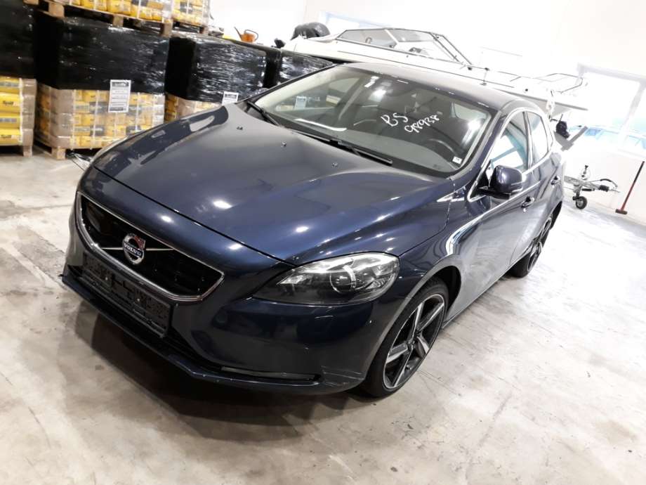 Volvo V40 2012-2019 , Motorkode: D4162T, Girkassekode:
