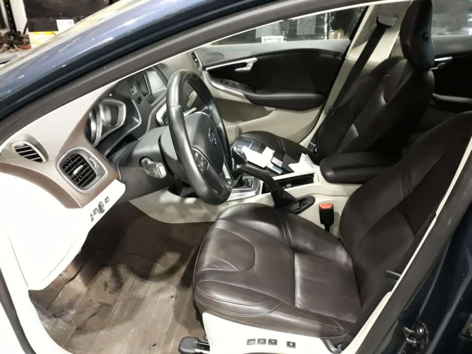 Volvo V40 2012-2019 , Motorkode: D4162T, Girkassekode: