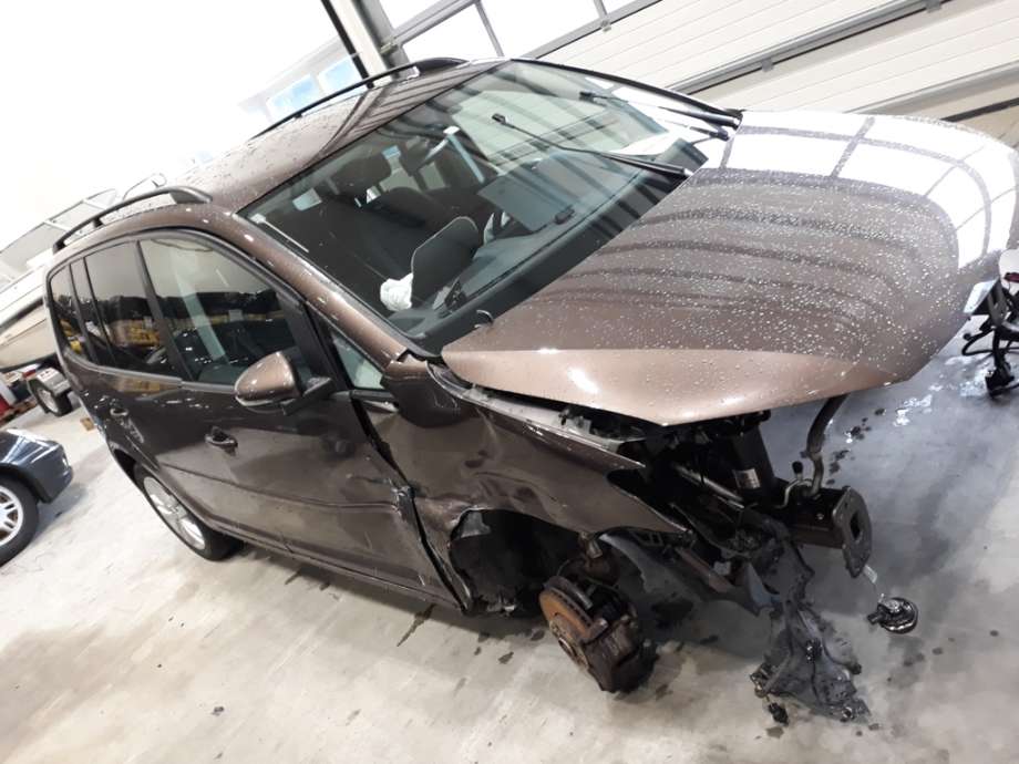 VW Touran 2010-2015 (Type I, Fase 3) , Motorkode: CAYC, Girkassekode: MLE