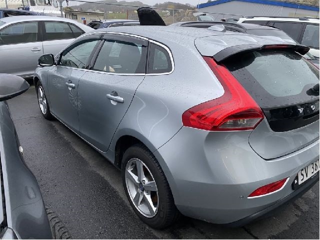 Volvo V40 2012-2019 , Motorkode: D4162T, Girkassekode: