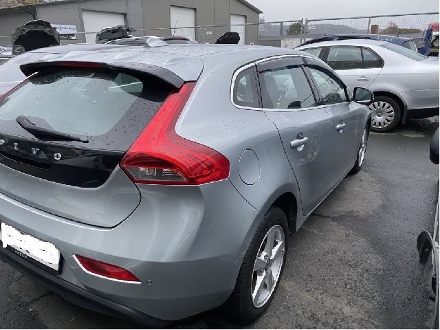 Volvo V40 2012-2019 , Motorkode: D4162T, Girkassekode: