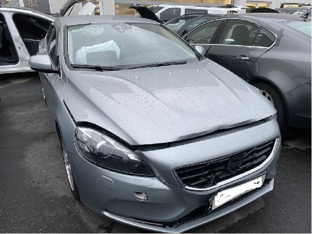 Volvo V40 2012-2019 , Motorkode: D4162T, Girkassekode: