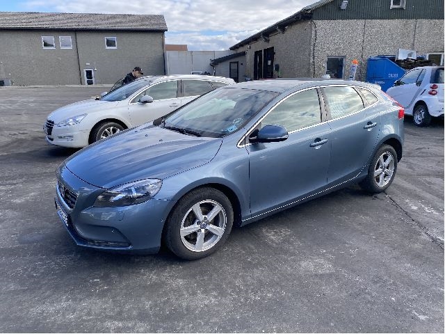 Volvo V40 2012-2019 , Motorkode: D4162T, Girkassekode: 