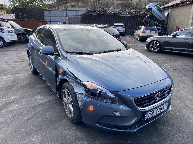 Volvo V40 2012-2019 , Motorkode: D4162T, Girkassekode: 