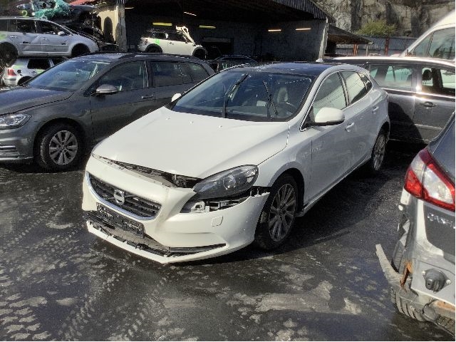 Volvo V40 2012-2019 , Motorkode: D4162T, Girkassekode: 