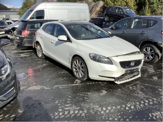 Volvo V40 2012-2019 , Motorkode: D4162T, Girkassekode: 