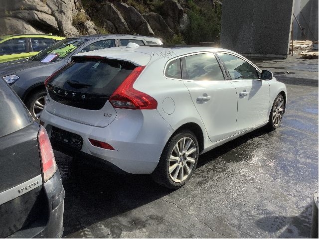Volvo V40 2012-2019 , Motorkode: D4162T, Girkassekode: 