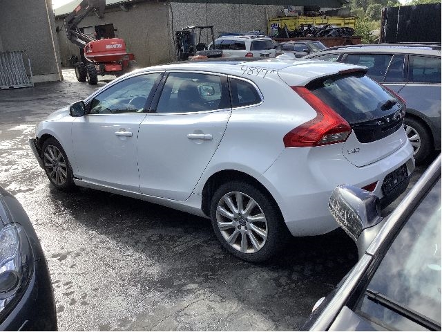 Volvo V40 2012-2019 , Motorkode: D4162T, Girkassekode: 