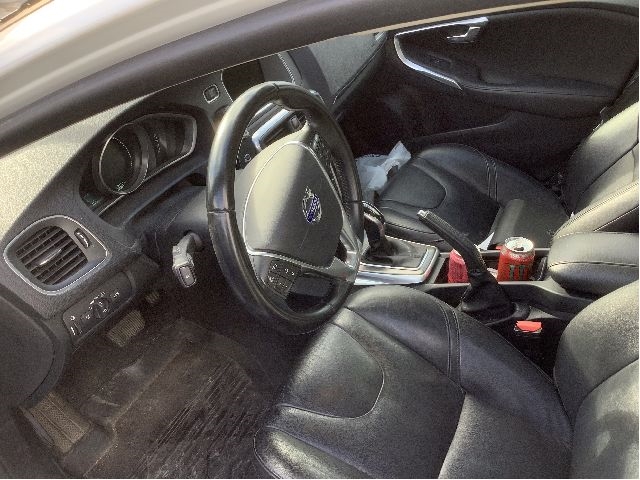 Volvo V40 2012-2019 , Motorkode: D4162T, Girkassekode: 