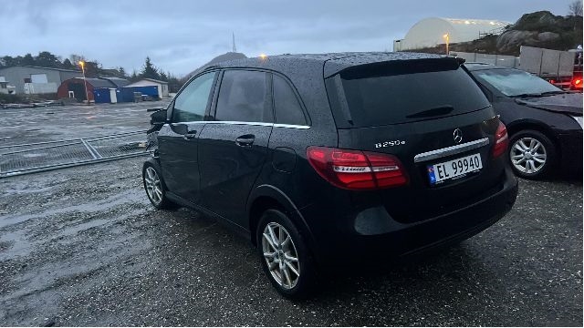 Mercedes B-Klasse 2011-2018 (W246) (W246), Motorkode: EM0004, Girkassekode: 
