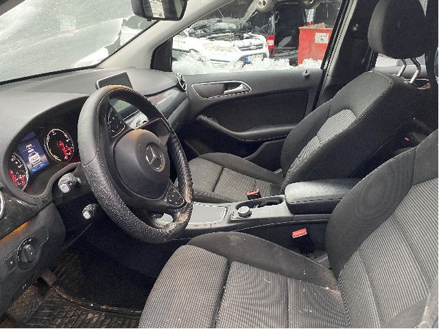 Mercedes B-Klasse 2011-2018 (W246) (W246), Motorkode: EM0004, Girkassekode: 